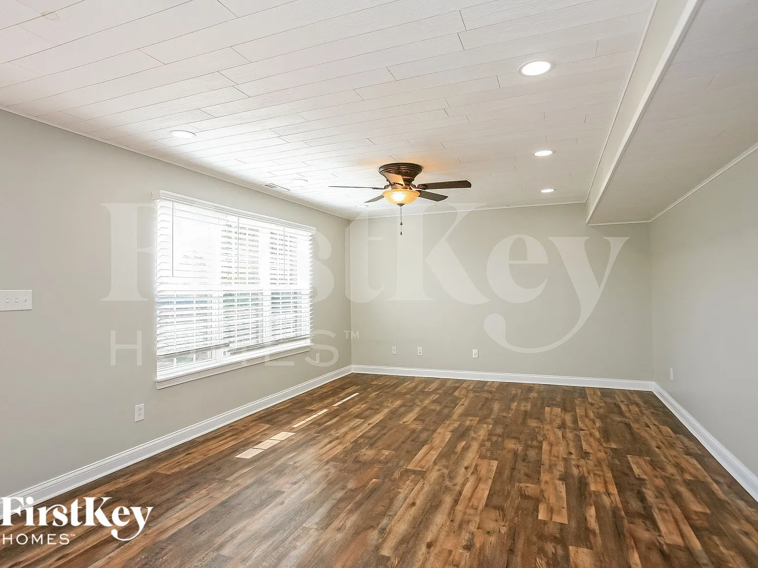 4 bed, 2.5 bath, 2022 sqft, $2,270 — Photo 3