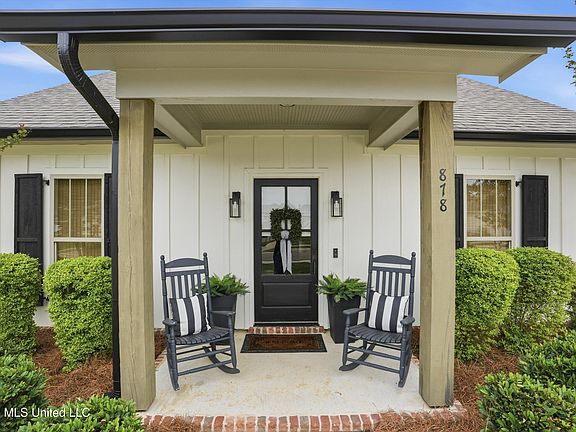 3rd image of 878 Long Leaf Cir