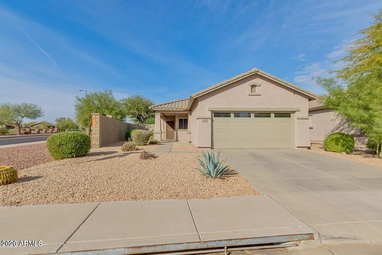2 bed, 2.0 bath, 1217 sqft, $2,000 — Photo 1