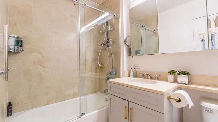 Sold by Silverstone Group USA Corp. | media 71