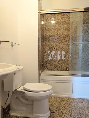 Rented by Zjama Realty Corp | media 16