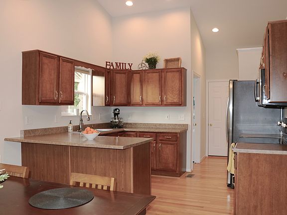 4th image of 1421 Lincoln Ct