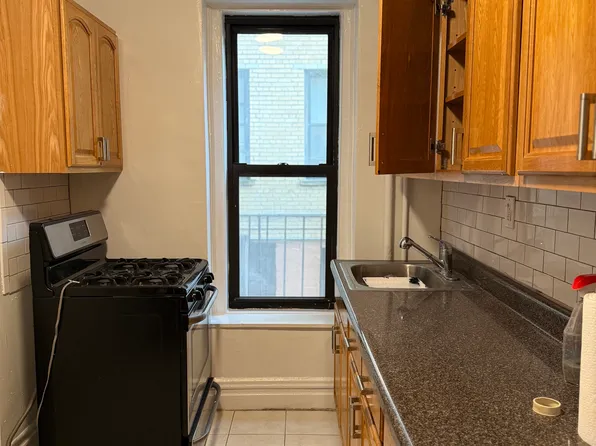 30-95 29th Street image 1 of 6