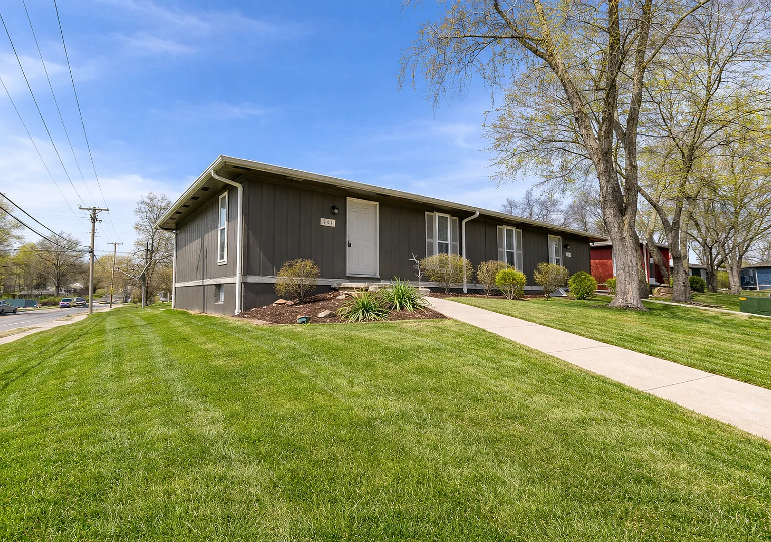 Stonegate Complex -- Fully Furnished and Utilities Included! — Photo 1