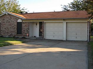 110 Cozby St S, Benbrook, TX 76126