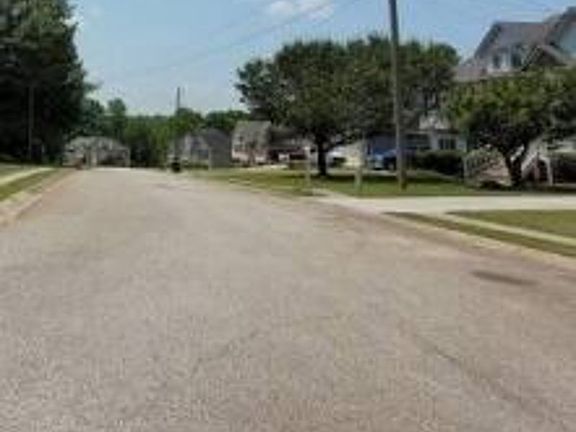 Exterior Neighborhood (street photo)