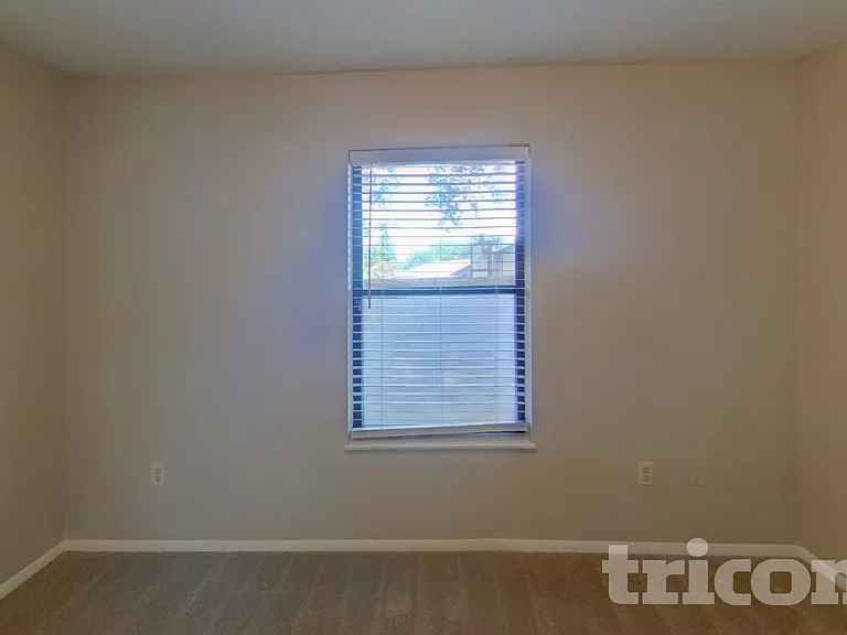 7943 Longshadow Ct — Photo 11