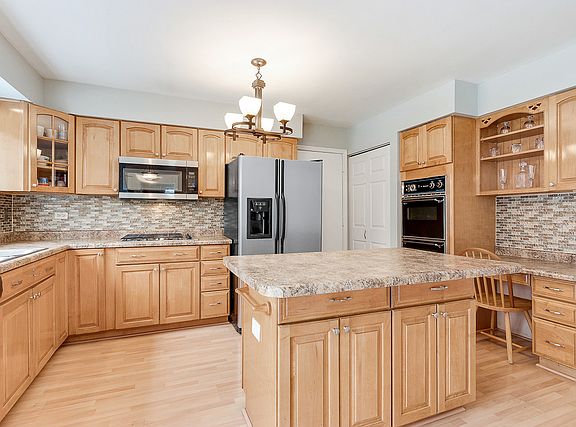 5th image of 747 Red Oak Dr