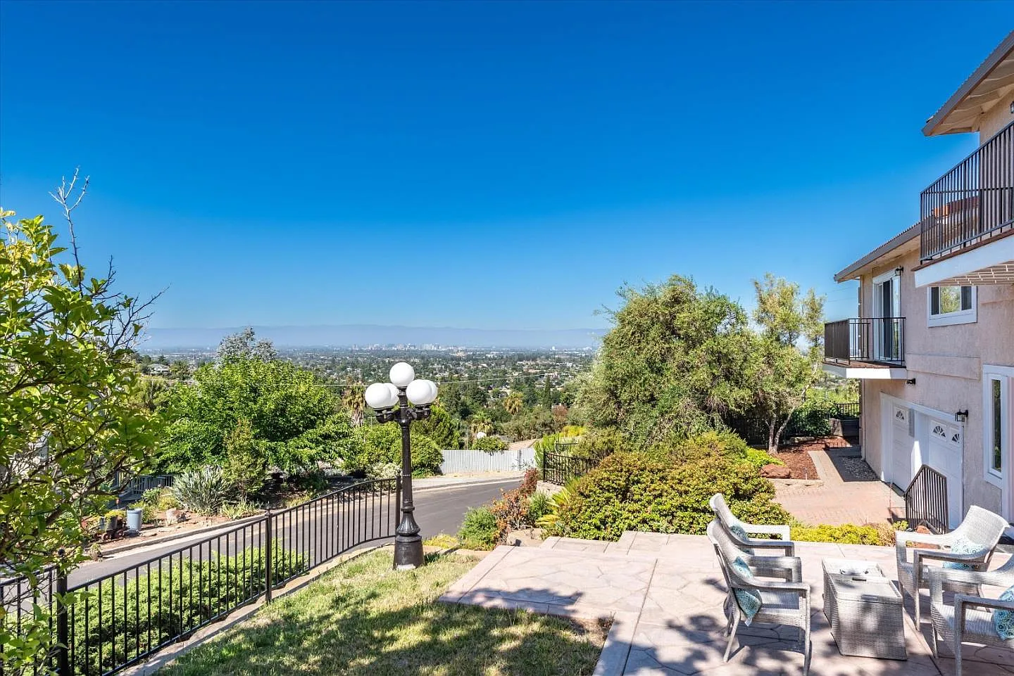 3675 Nob Hill Dr photo 1