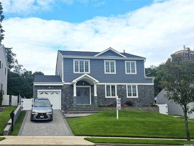69-45 266 Th Street, Glen Oaks, NY, 11004