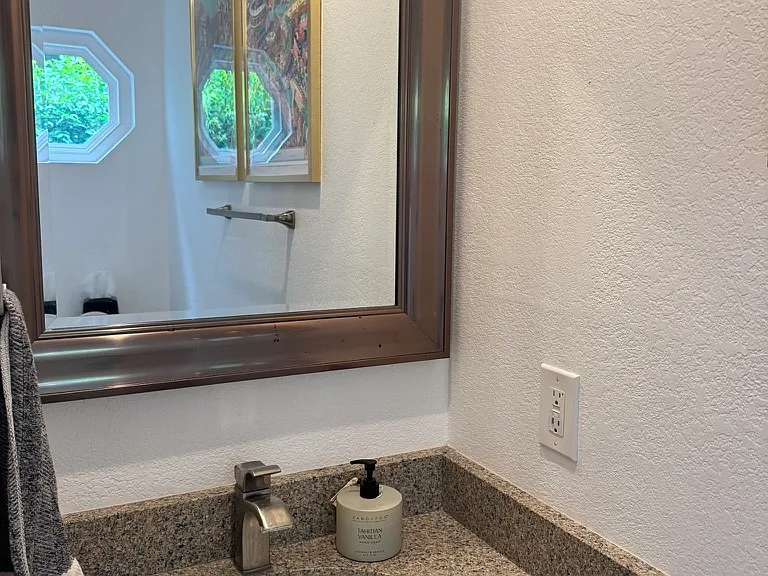 525 Summer View Cir #525 — Photo 15