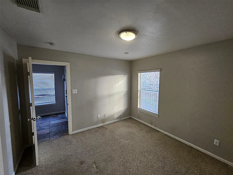 1271 W 17th St — Photo 32