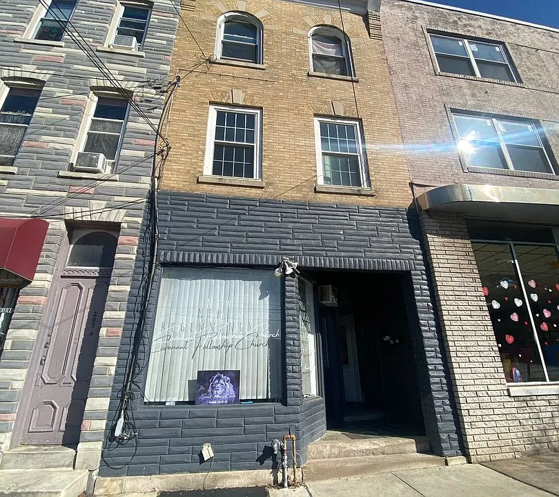 205 W King St