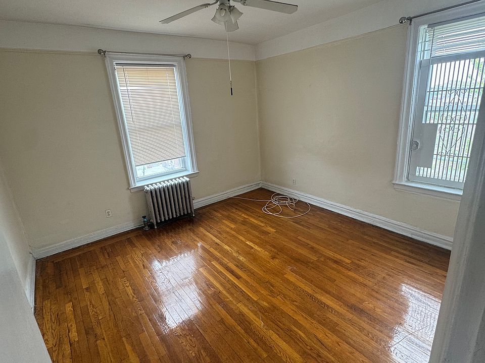 2nd image of 1814 Fowler Ave APT 4D