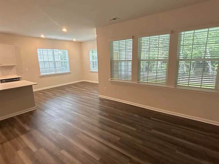 138 Parkwood Ct — Photo 12