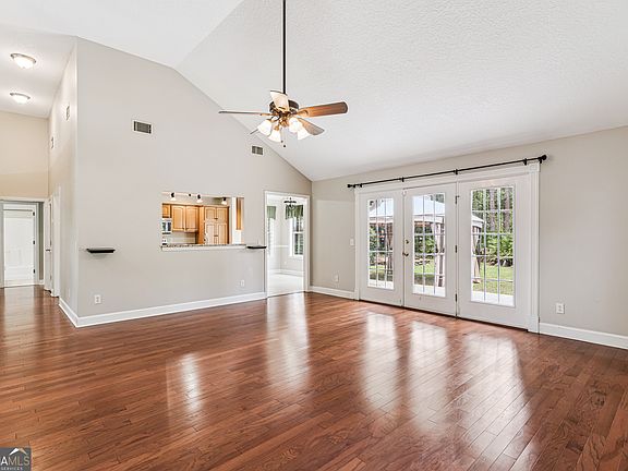 5th image of 203 Cumberland Dr