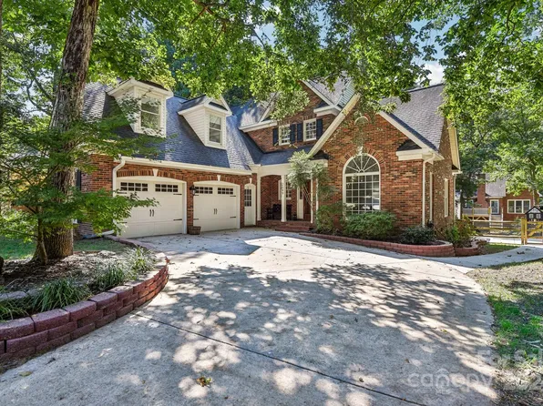 2649 Willowbrook Dr, Matthews, NC 28104