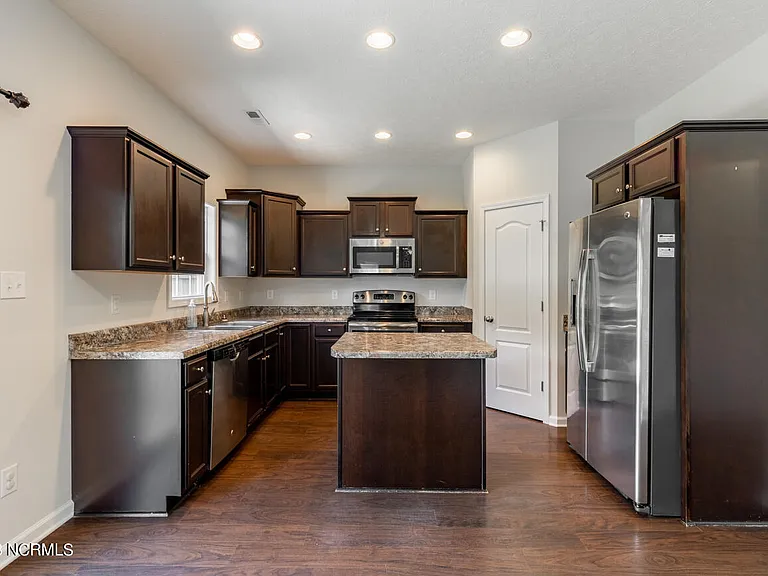 3118 Bettye Gresham Ln — Photo 9