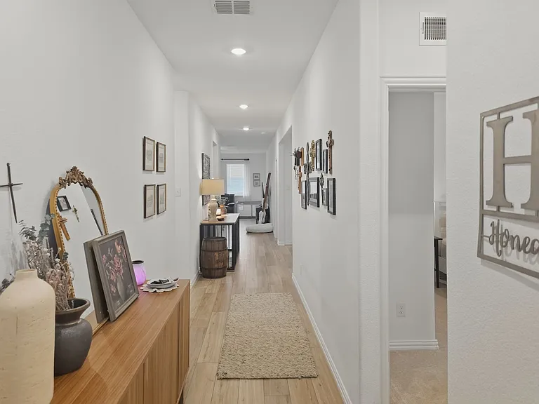 1100 Flameleaf Dr — Photo 2