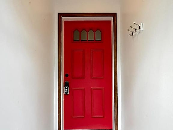 4th image of 23294 Holly Hill Ln