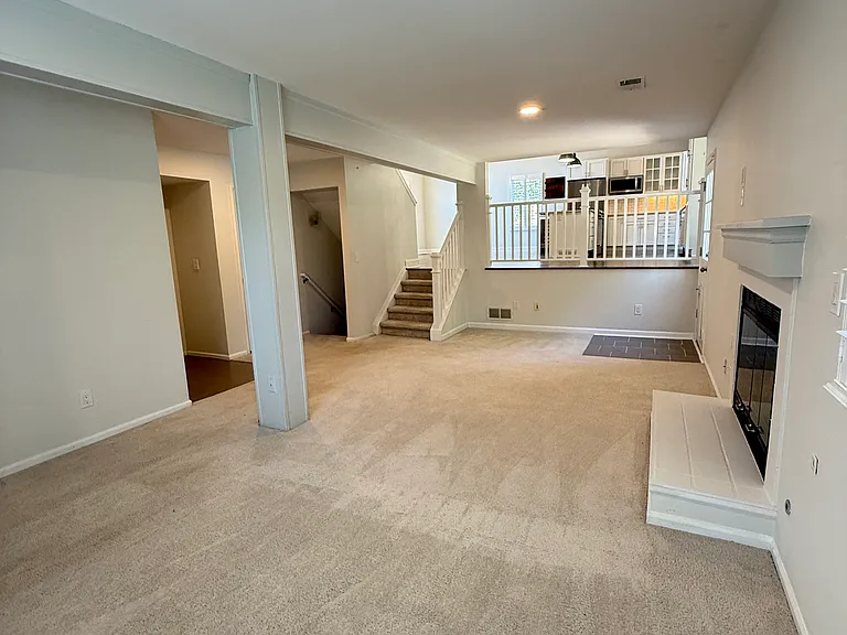 579 W Arrowhead St — Photo 9
