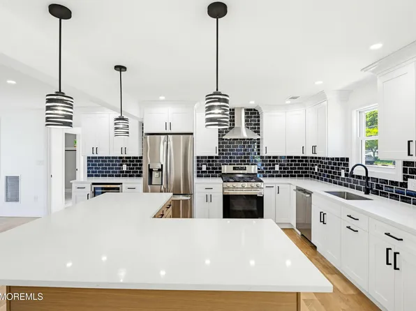 48 Kendall Drive NE, Parlin, NJ 08859