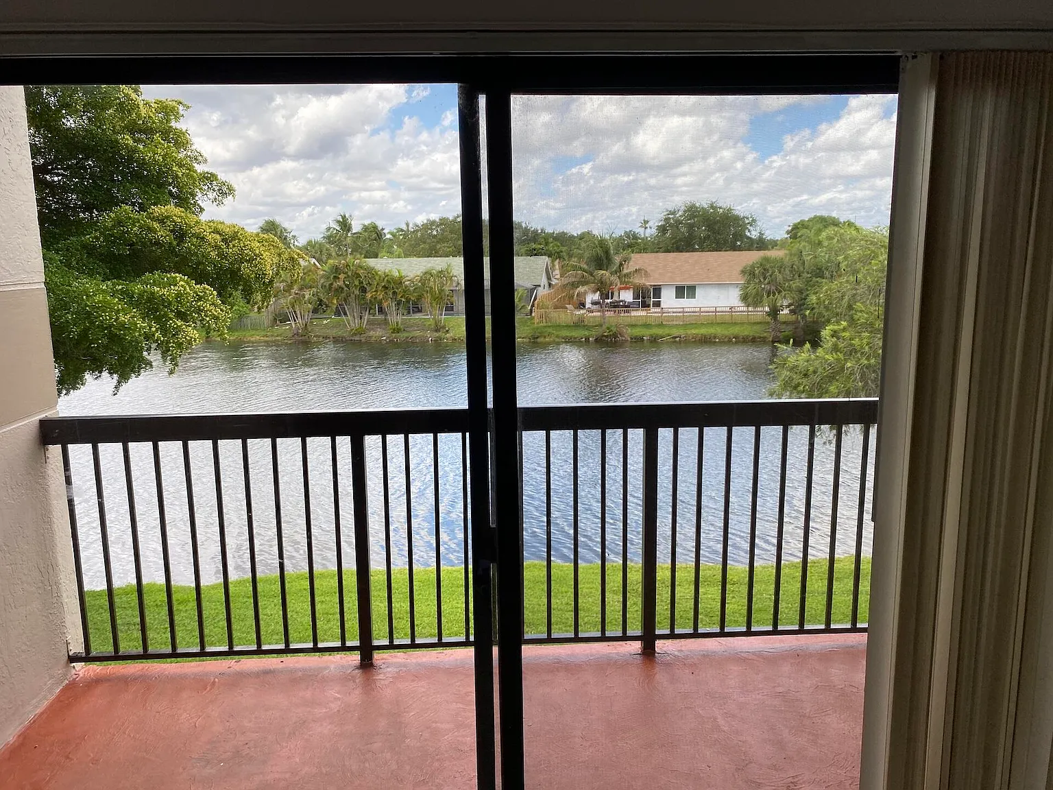 2 bed, 2.0 bath, 986 sqft, $2,000 — Photo 1