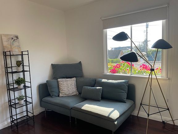 4th image of 2207 Cloverfield Blvd #C