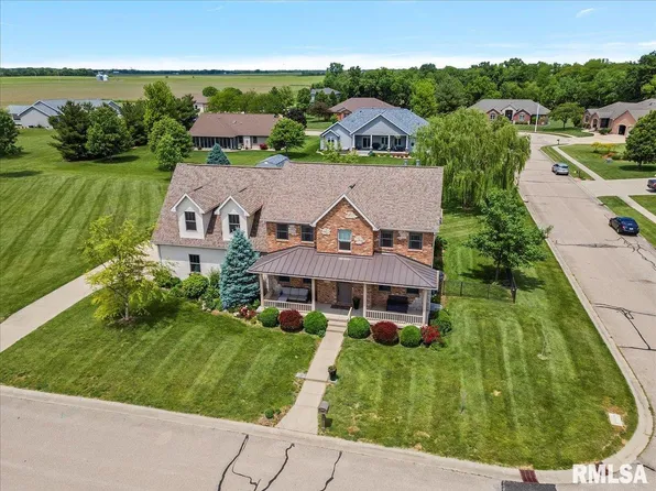 901 Tramore Pl, Pawnee, IL 62558
