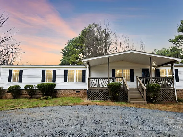 122 Woodberry Dr, Cherryville, NC 28021