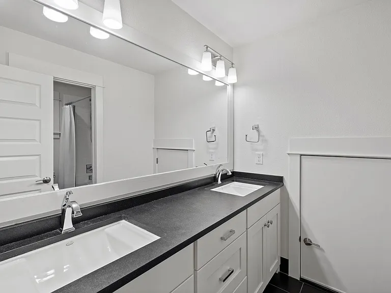 2217 Seabiscuit Cv #105 — Photo 19