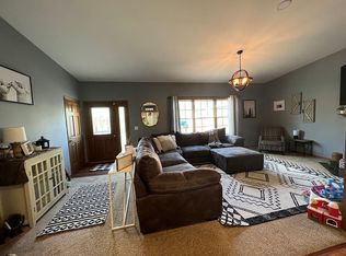 1810 Saint Catherine Rd, Bellevue, IA 52031