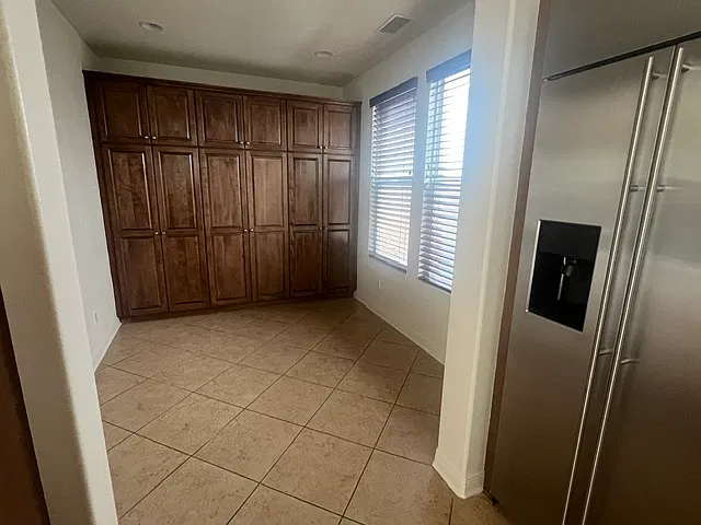 3 bed, 2.5 bath, 2500 sqft, $6,195 — Photo 4