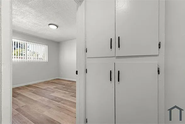 634 W 92nd St #13 — Photo 12