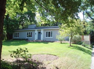 2 Crab Apple Ln, Rockford, IL 61107