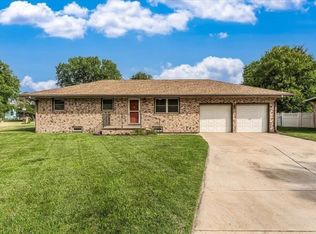 3321 Clove Cir, Hutchinson, KS 67502