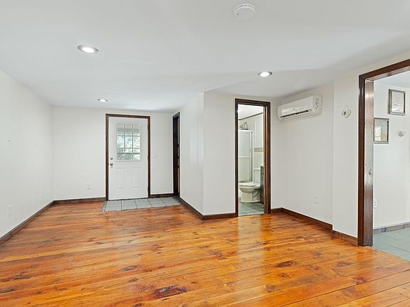 5th image of 2987 Hillview St