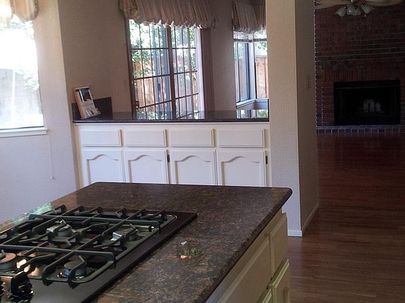 Kitchen with breakfast bar