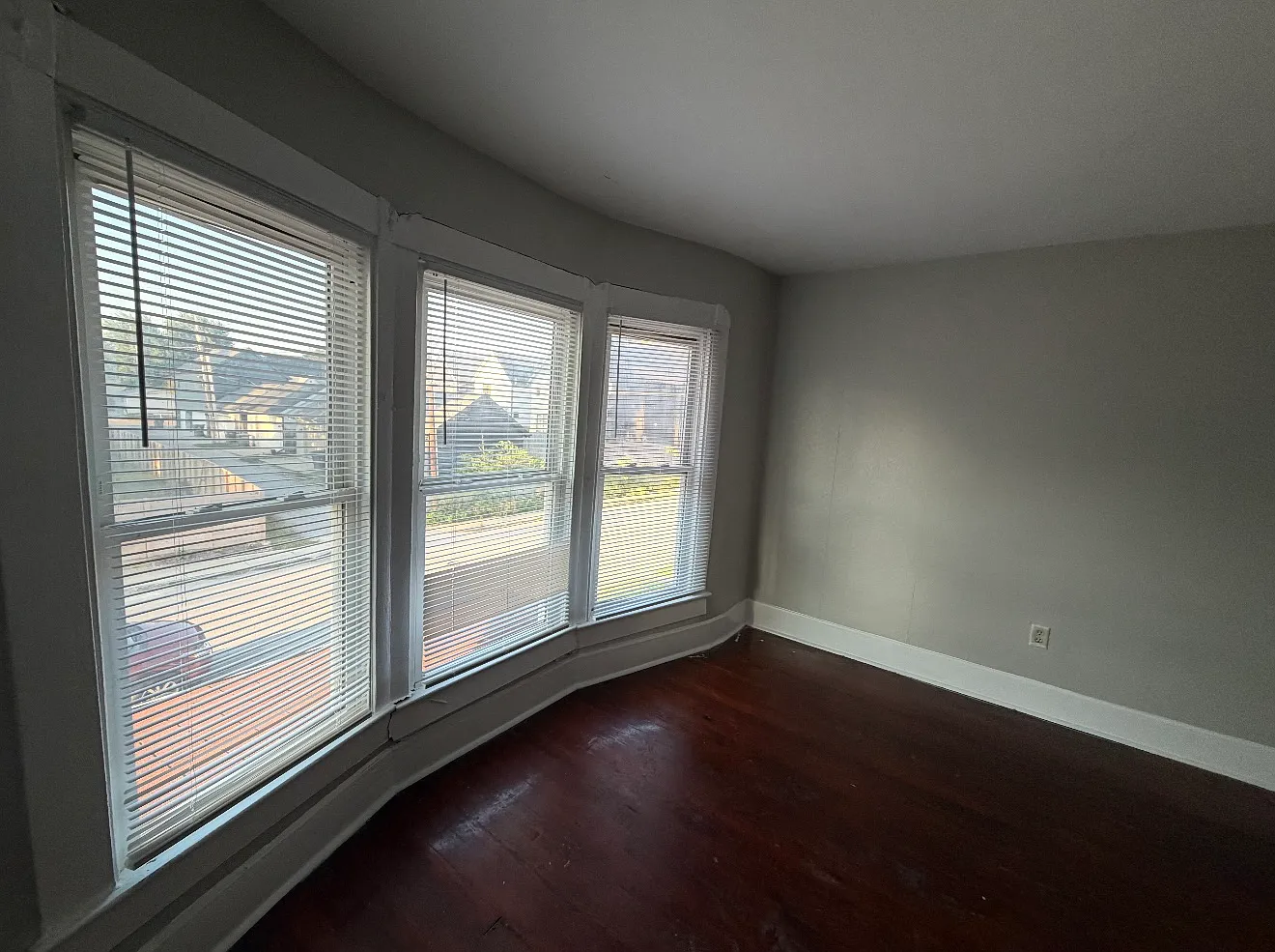 3 bed, 1100 sqft, $1,600 — Photo 2