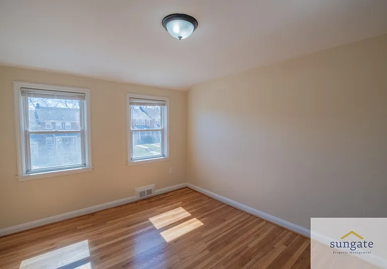 1444 Meridene Dr — Photo 18