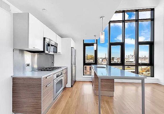 4th image of 305 McGuinness Blvd APT 3I