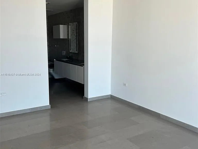 88 SW 7th St #2908 — Photo 2