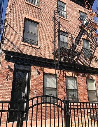 4th image of 220 Targee St APT 3F