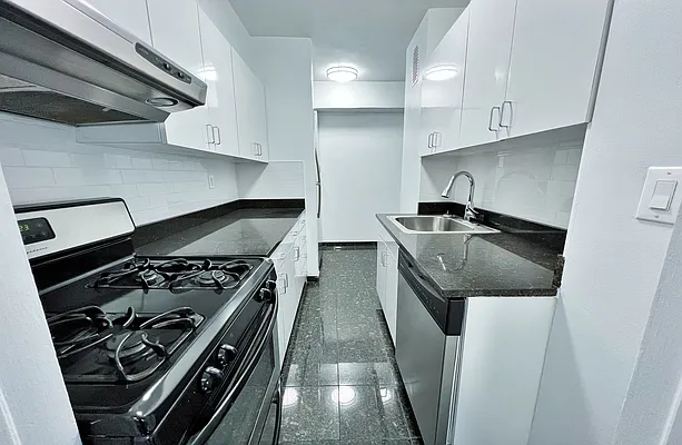 Rented by Manhattan Realty Group | media 5