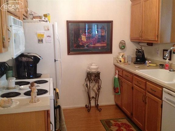 5th image of 1122 Lakeview Cir