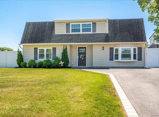 10 Rutgers Rd, Farmingville, NY 11738