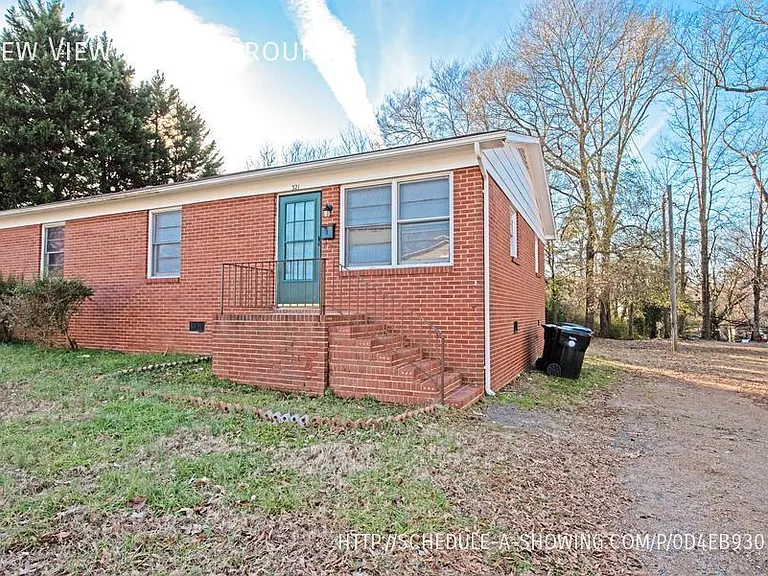 321 Hamilton Dr NE #1 — Photo 1