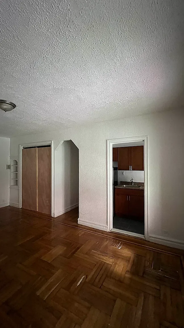 2100 Bronx Park East — Photo 2