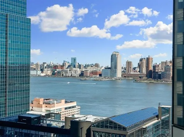 99 Hudson Street image 2 of 32