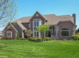 386 Prairie Grass Ct, Hartland, WI 53029